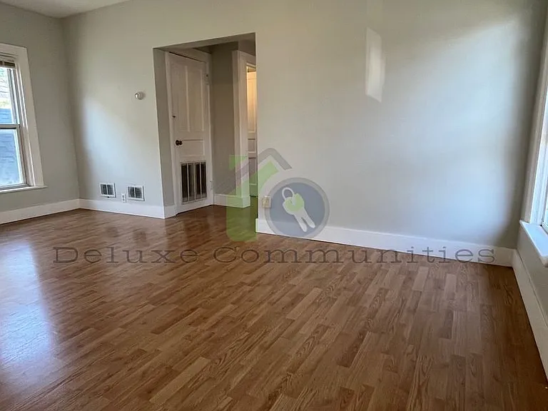 1021 Broadway Ave NW — Photo 9