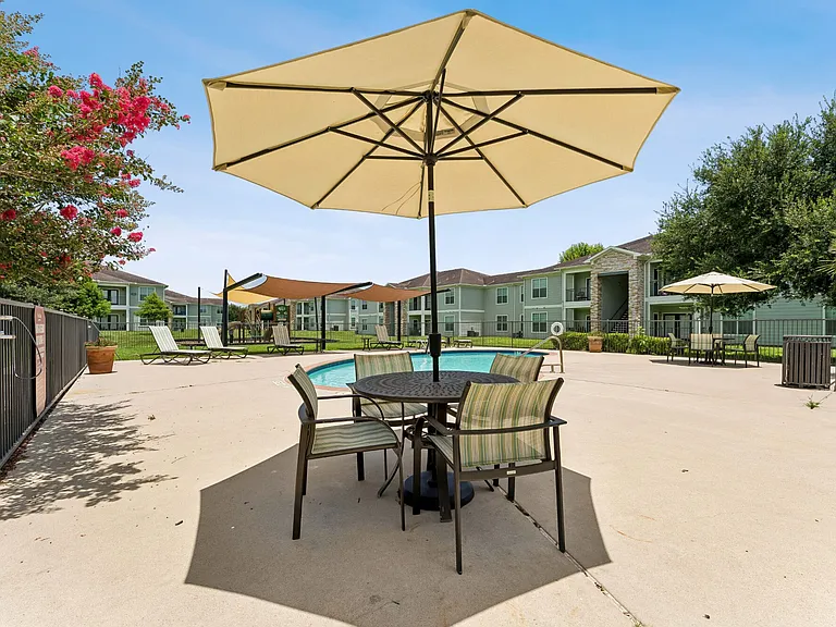 Point Royale Apartments — Photo 25