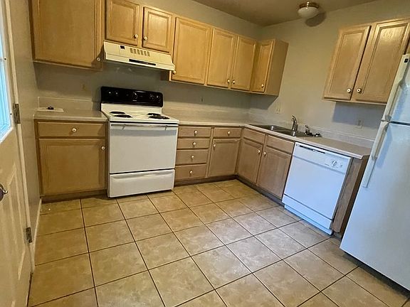4th image of 2213-2215 Live Oak Ln