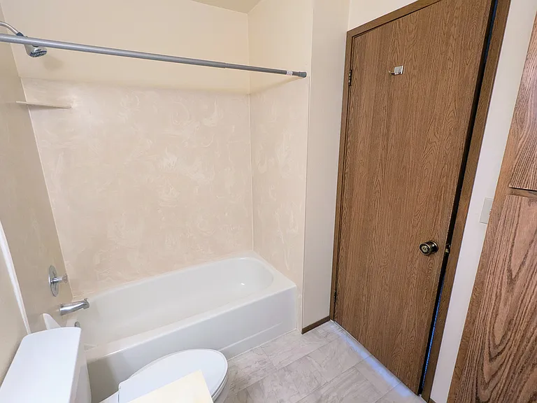 Full bath with soaking tub