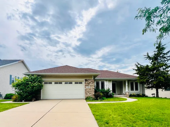 906 Eagle Crest Dr, Madison, WI 53704