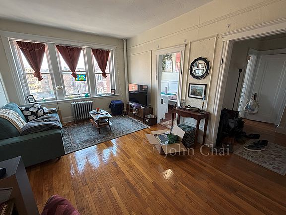 4th image of 70 Chiswick Rd APT 9