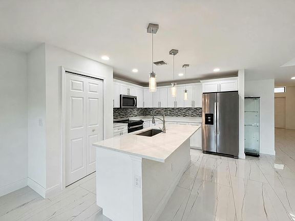 3rd image of 213 Irving Ave