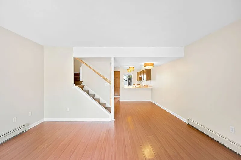 3 bed, 2.5 bath, 1390 sqft, $2,600 — Photo 3