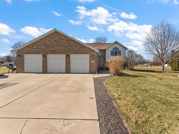 2nd image of 920 Plantation Rd