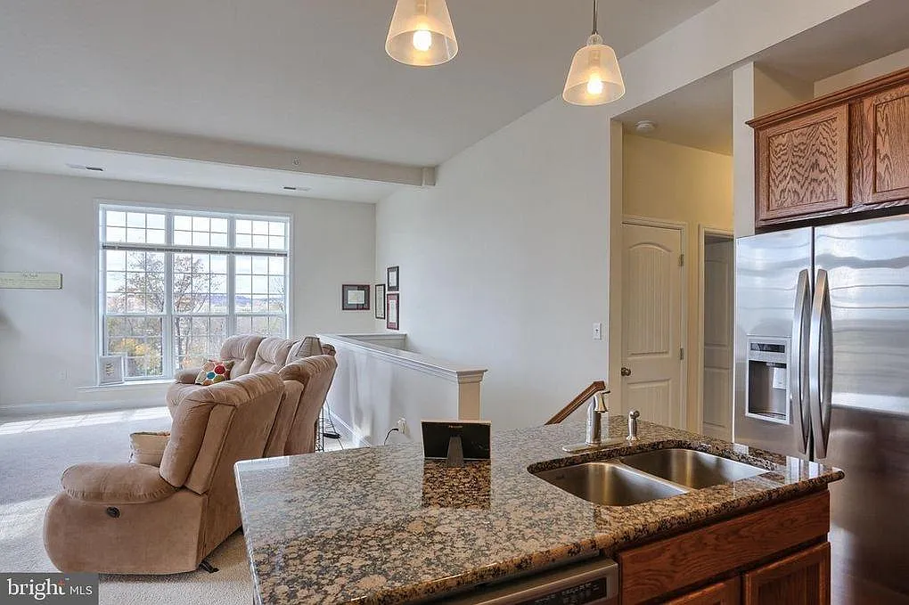 2 bed, 1369 sqft, $2,150 — Photo 2