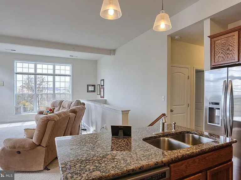 726 Whitetail Dr — Photo 2