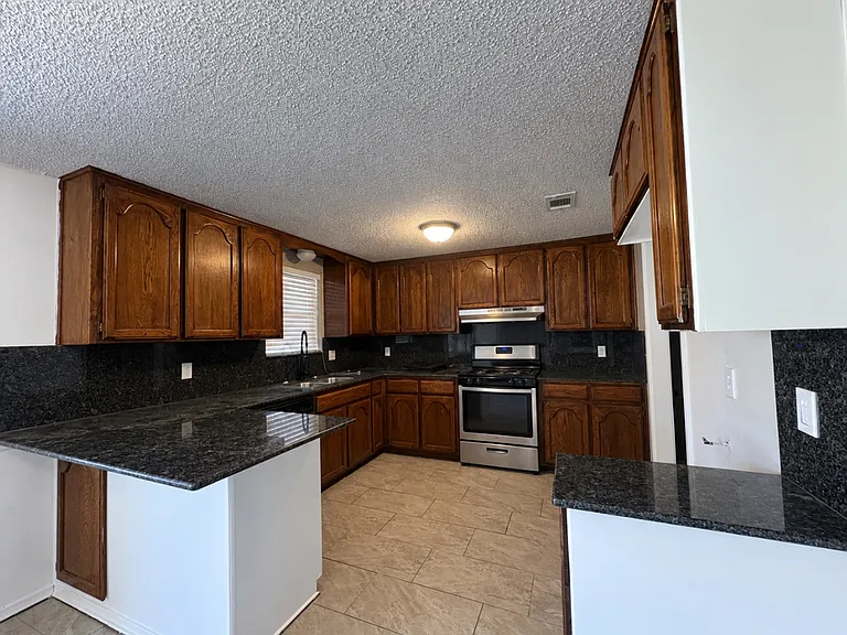 1054 Cumberland Mansion — Photo 4
