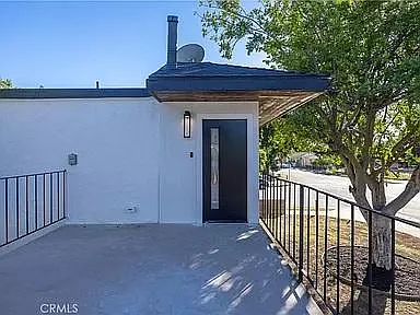 1062 S Gordon St — Photo 7