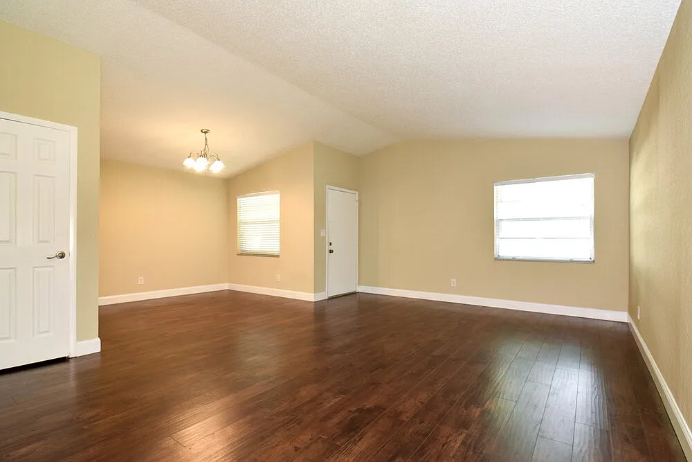 3 bed, 2.0 bath, 1688 sqft, $2,365 — Photo 3