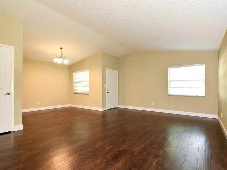 4404 Sawgrass Blvd — Photo 3