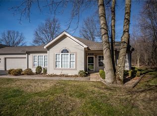 23 Stone Ridge Blvd, Hermitage, PA 16148