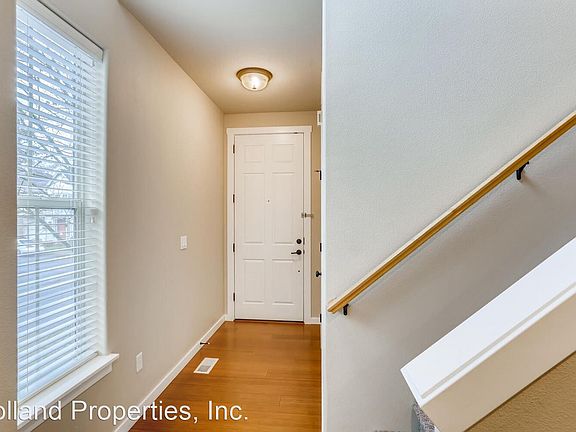 3rd image of 172 NE Stonebriar Ln