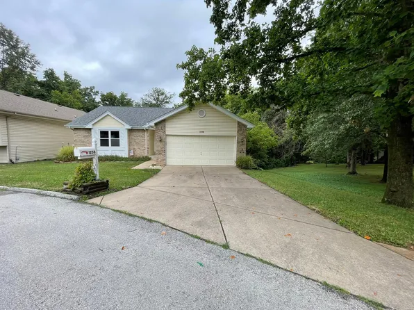 1238 Sandstone Ter, Lake Saint Louis, MO 63367