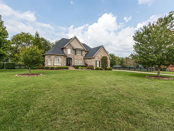 3rd image of 124 Laurel Grove Ct