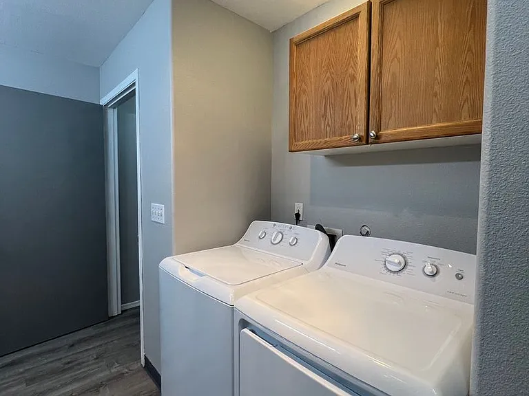Ascot Place Apartments — Photo 13