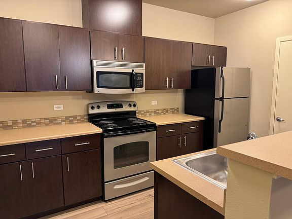 3rd image of 967 Discovery Cir NE Unit 103