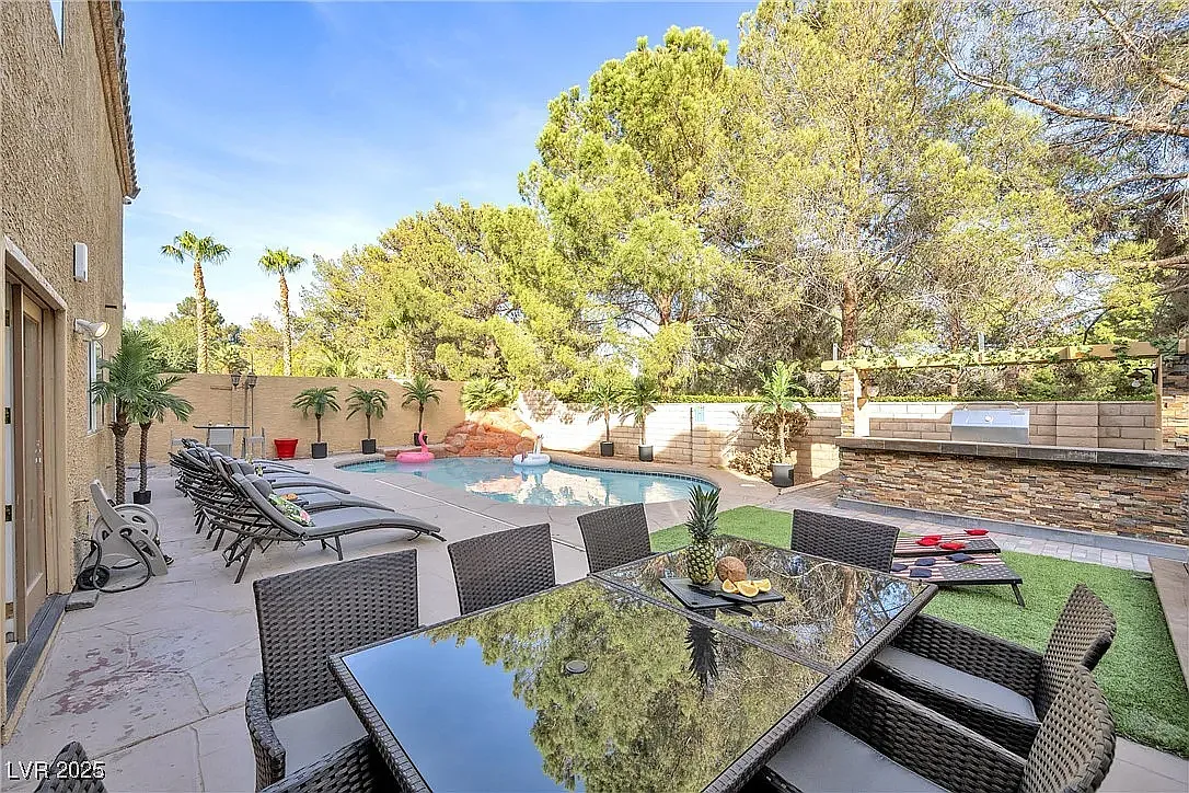 6 bed, 2951 sqft, $6,500 — Photo 4