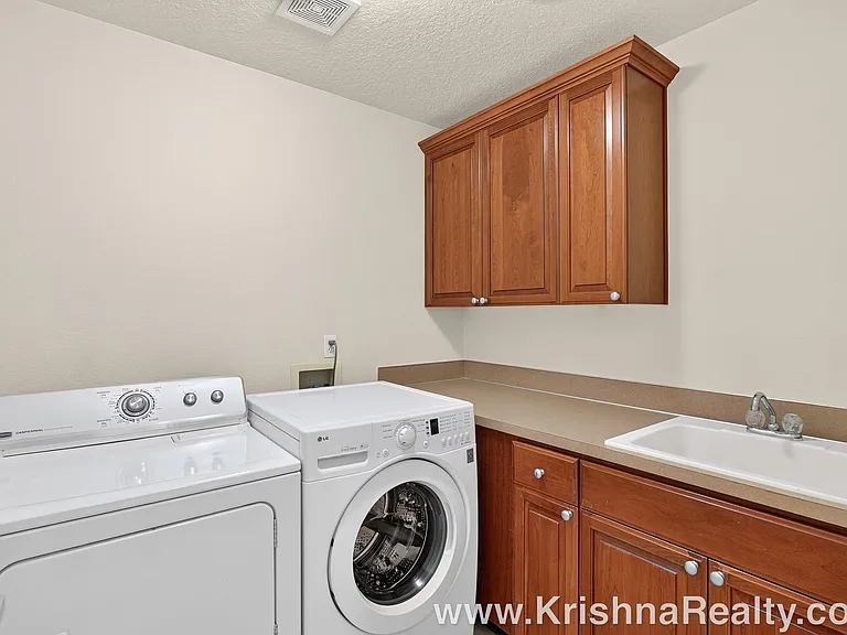 13686 NW Henninger Ln — Photo 16