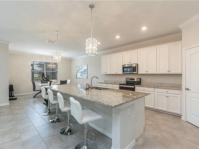 2079 Vermont Ln — Photo 8