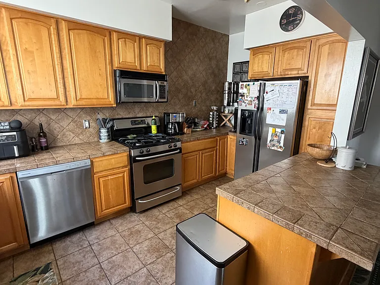 735 N Hayworth Ave — Photo 5