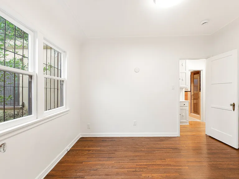 321 N Harper Ave — Photo 9