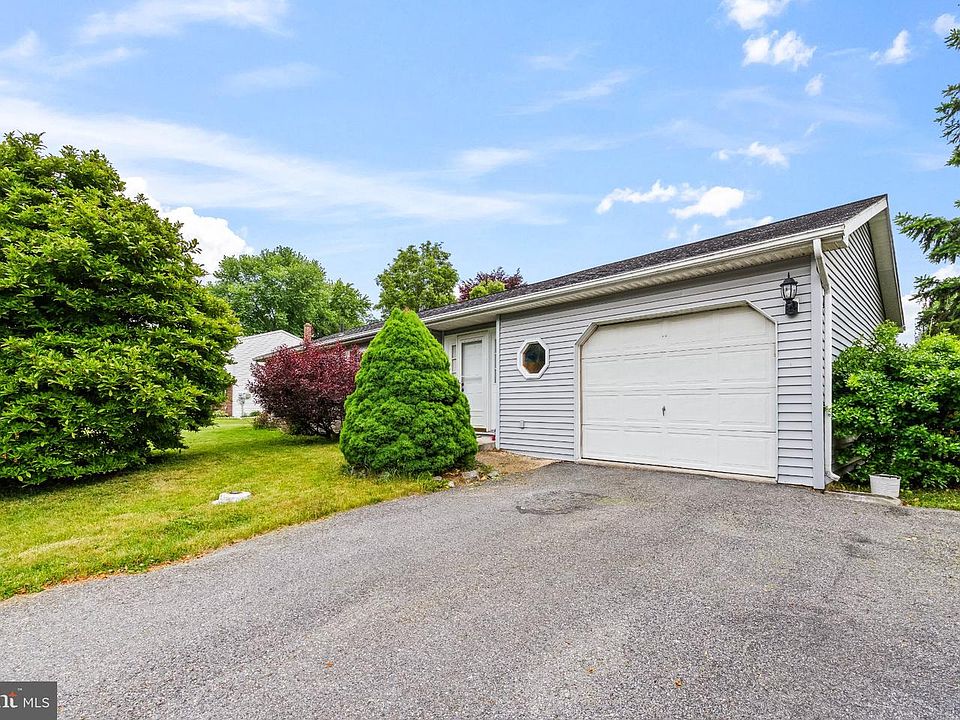 1st image of 9 Raspberry Dr