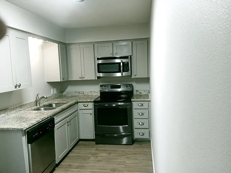 1003 S Houston St #2A — Photo 2