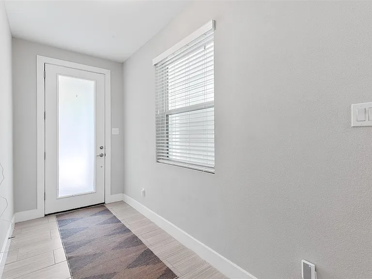 8320 Vista Bella Ln — Photo 4