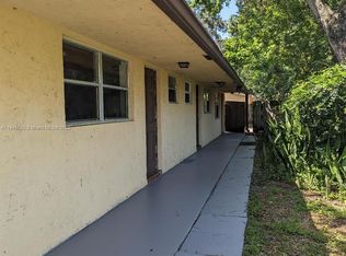 106 SW 9th St #2, Hallandale, FL 33009