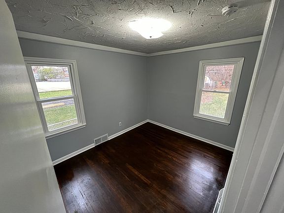 5th image of 8287 Essex Ave