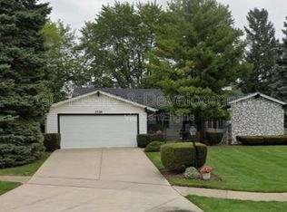 1536 Young Cir, Elk Grove Village, IL 60007