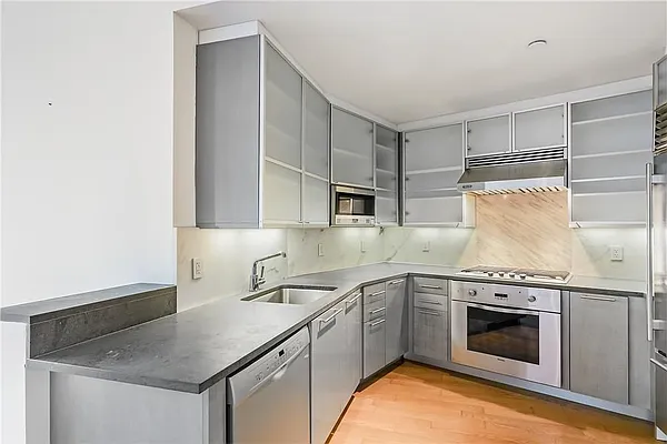 Rented by R New York | media 3