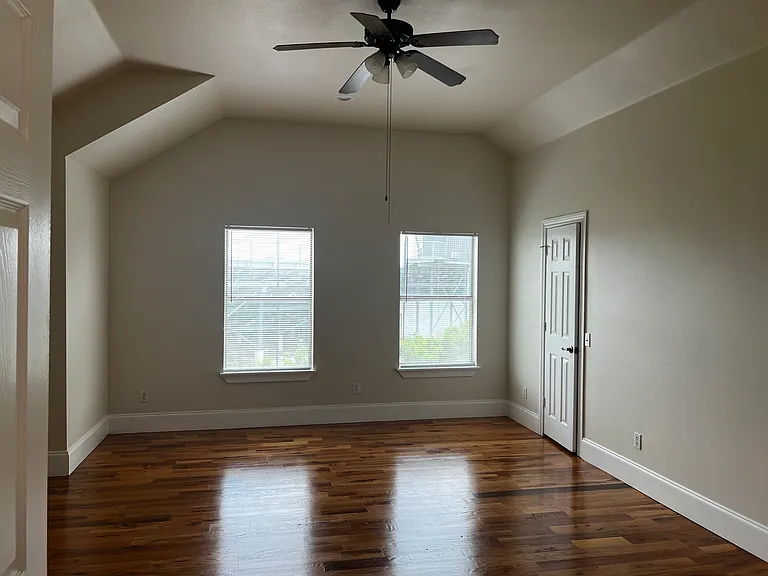 MAIN BEDROOM
