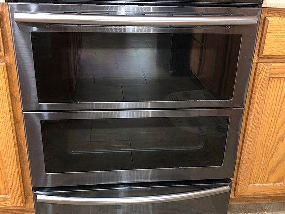 3rd image of 15865 W Moreland St