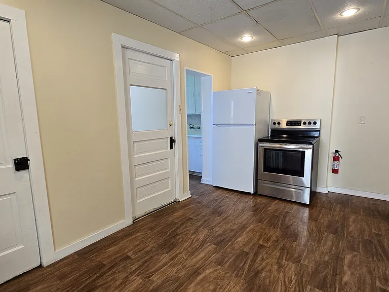 Kitchen (1st floor)