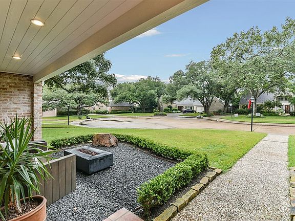Home is located on a cul de sac.