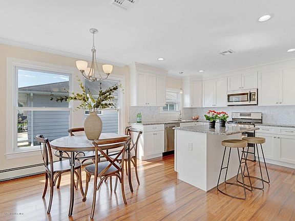 5th image of 442 Saint Thomas Dr