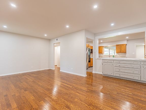 4th image of 4722 Newcome Dr