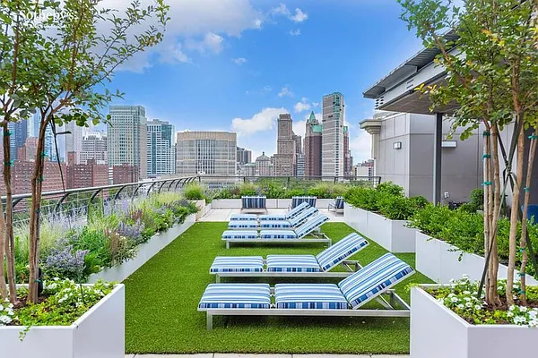 Sold by Sotheby's International Realty | media 35