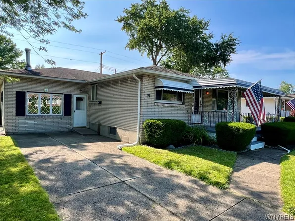 82 Patricia Ln, Cheektowaga, NY 14227