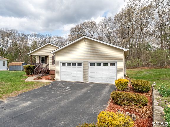 3rd image of 109 Colonial Road