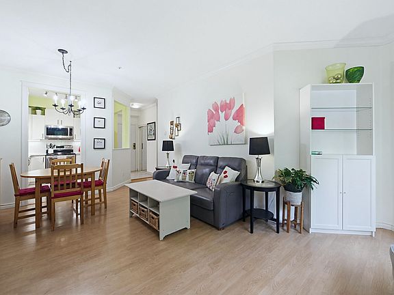 3rd image of 12739 72nd Ave #103