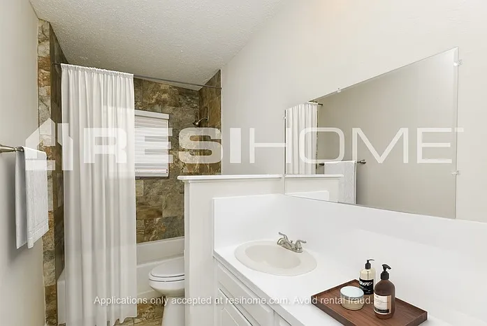 1304 Lyric Dr — Photo 10