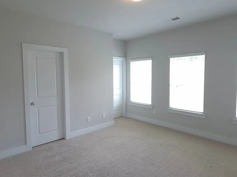 3801 Oxford Cir — Photo 7