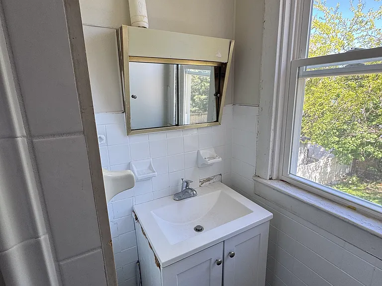 410 Commonwealth Ave — Photo 9