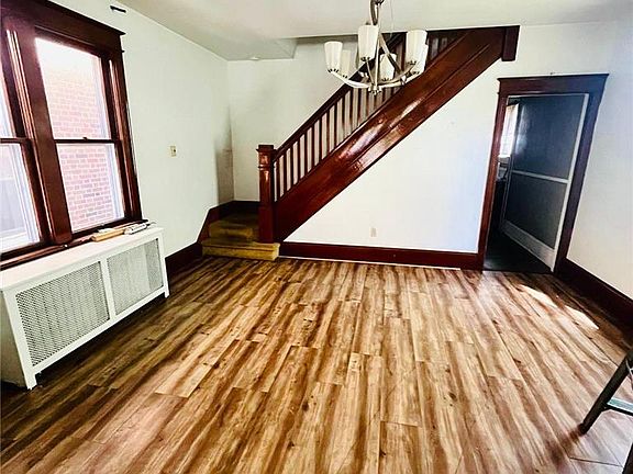 3rd image of 205 W Muir Ave