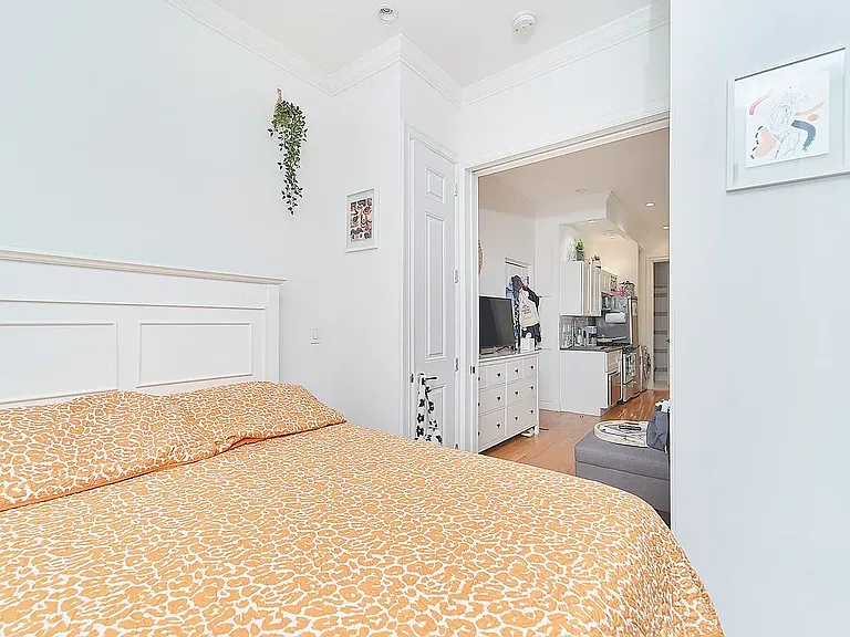325 E 83rd St #1BB — Photo 6