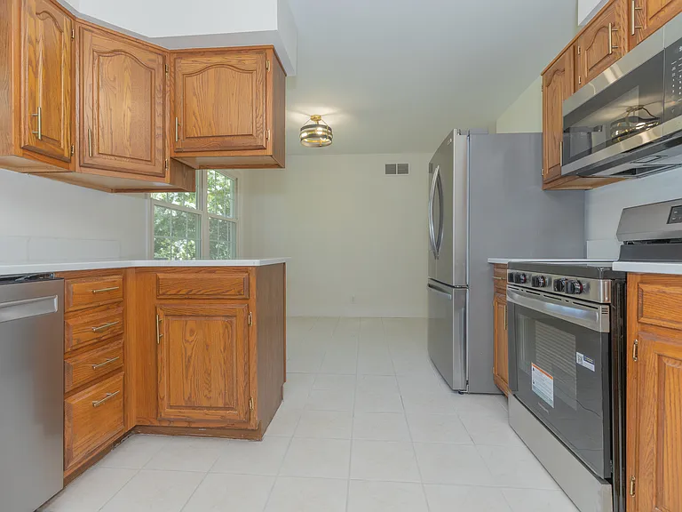 711 Carole Pl — Photo 9