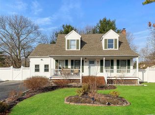 262 N Titmus Dr, Mastic, NY 11950